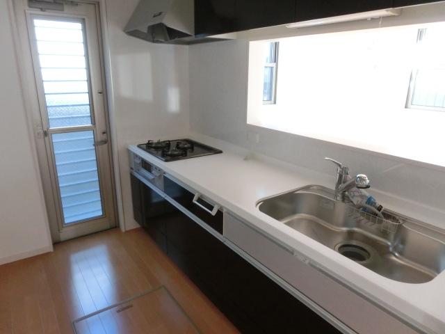 Kitchen. Face-to-face kitchen where you can enjoy a conversation