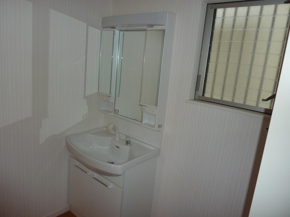 Wash basin, toilet. Local (September 2013) Shooting