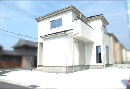 Local appearance photo. Bright house with plenty of sunshine