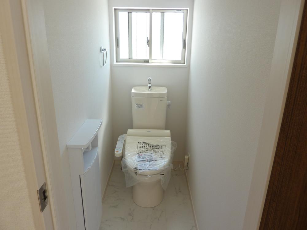 Toilet. Local (September 2013) Shooting