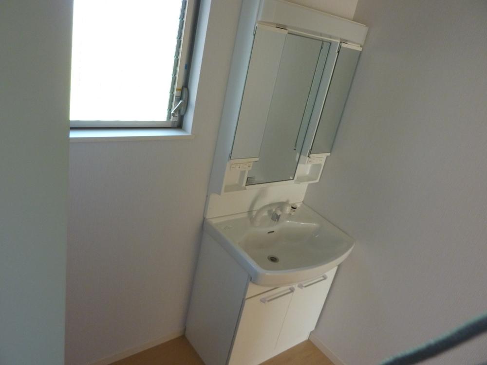 Wash basin, toilet. Local (September 2013) Shooting