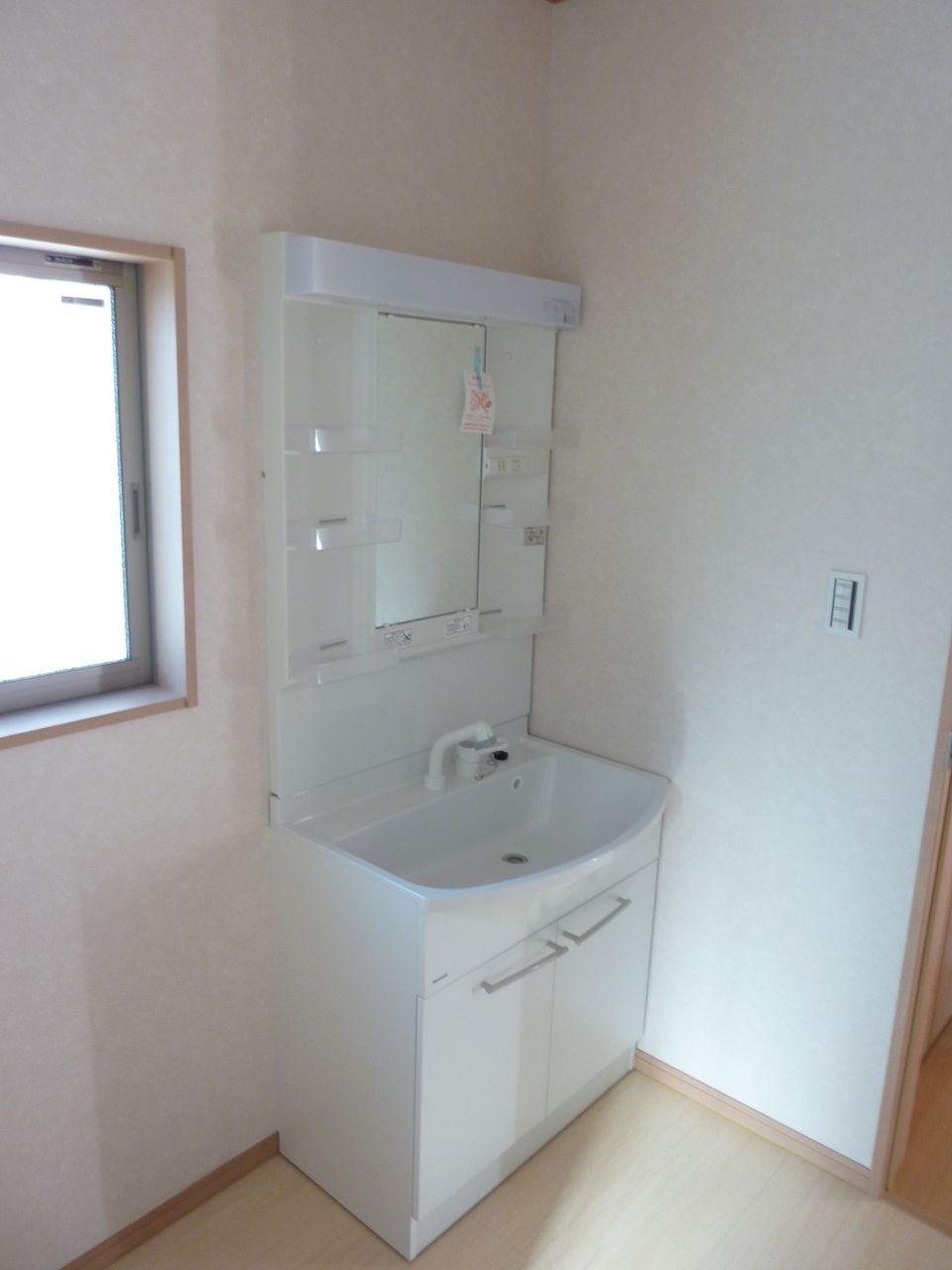 Wash basin, toilet. Indoor (10 May 2013) Shooting