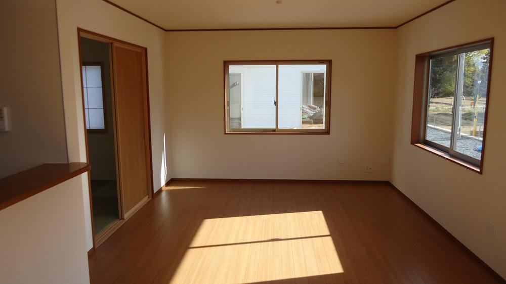 Same specifications photos (living)