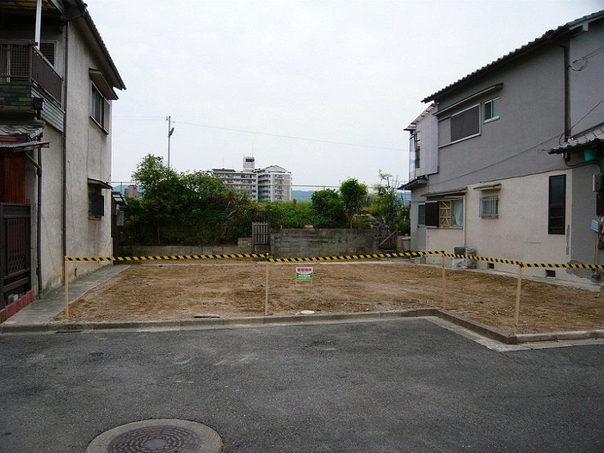 Local photos, including front road. Local (May 2012) shooting