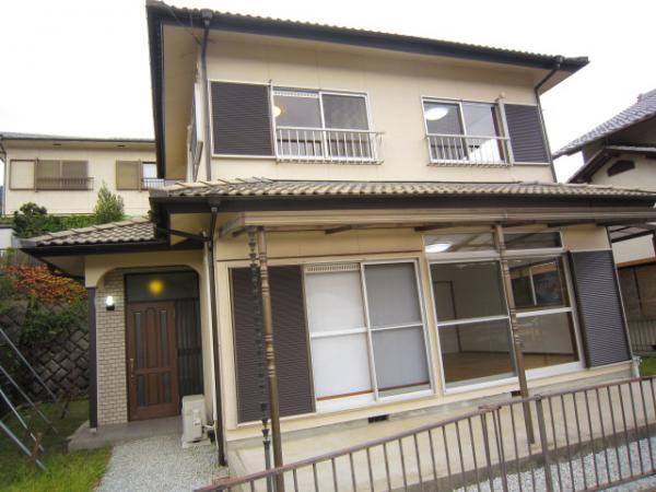 Local appearance photo. It was exterior wall paint