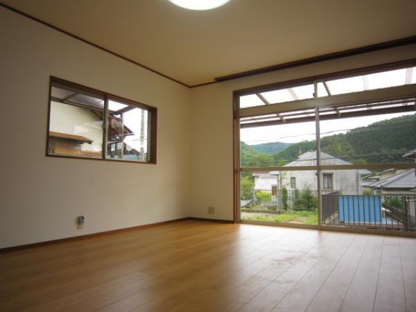 Living. It was flooring heavy tension