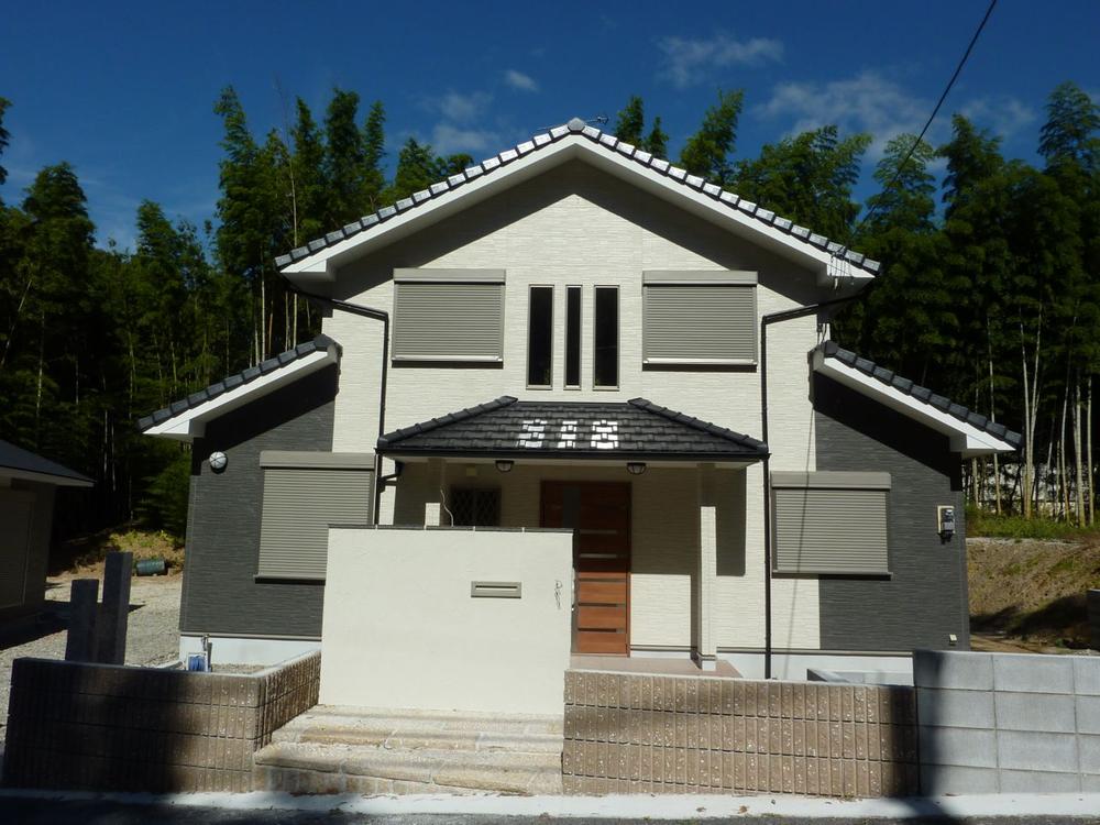 Local appearance photo. Local (10 May 2013) Shooting