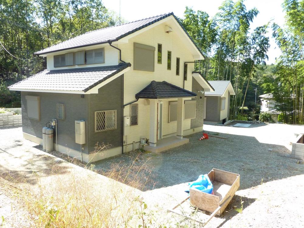 Local appearance photo. Local (10 May 2013) Shooting