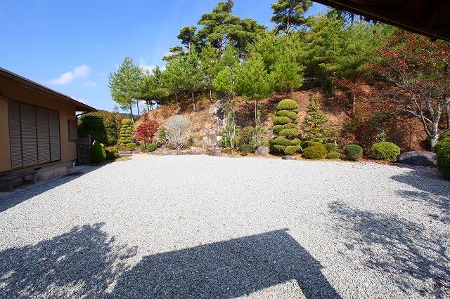 Local appearance photo. backyard Local (12 May 2012) shooting