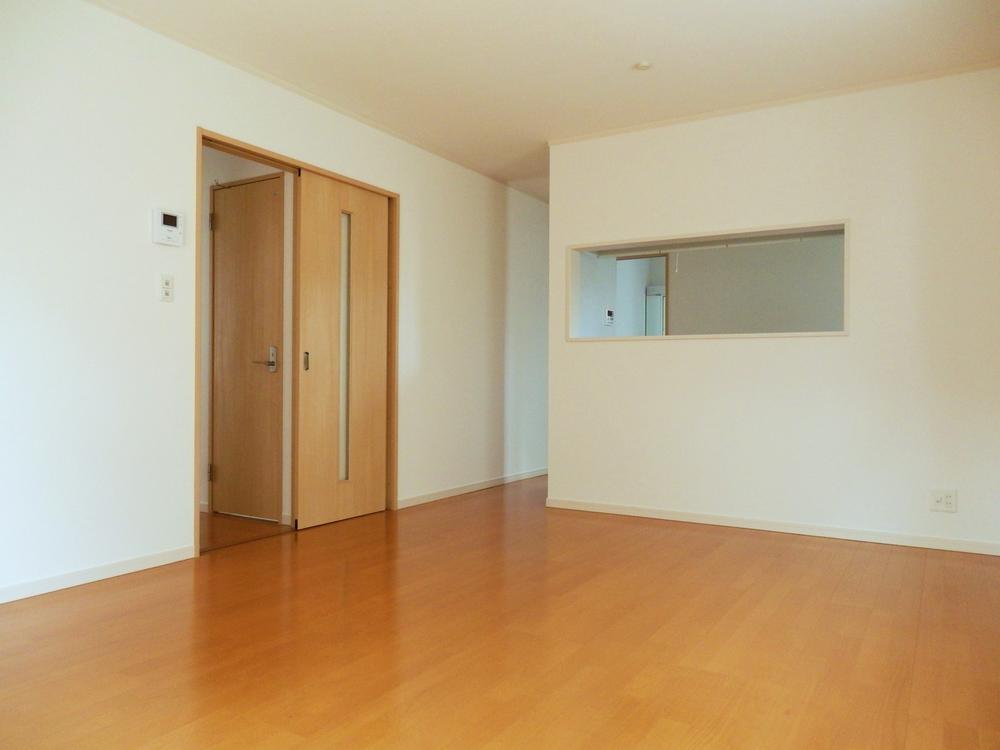 Same specifications photos (living)