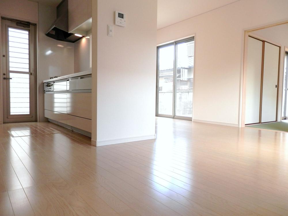 Same specifications photos (living). ( Building) same specification