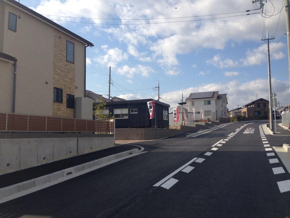 Local photos, including front road. State of the local