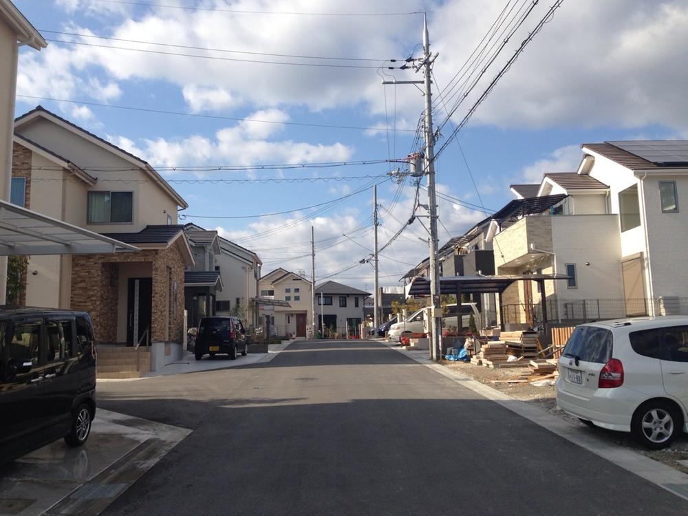 Local photos, including front road. State of the local