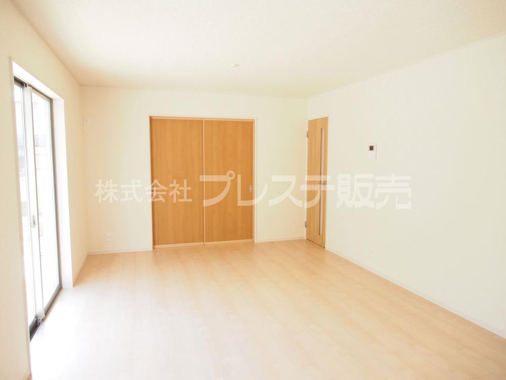 Living. Local photos (living) LDK is spacious 17.5 Pledge!