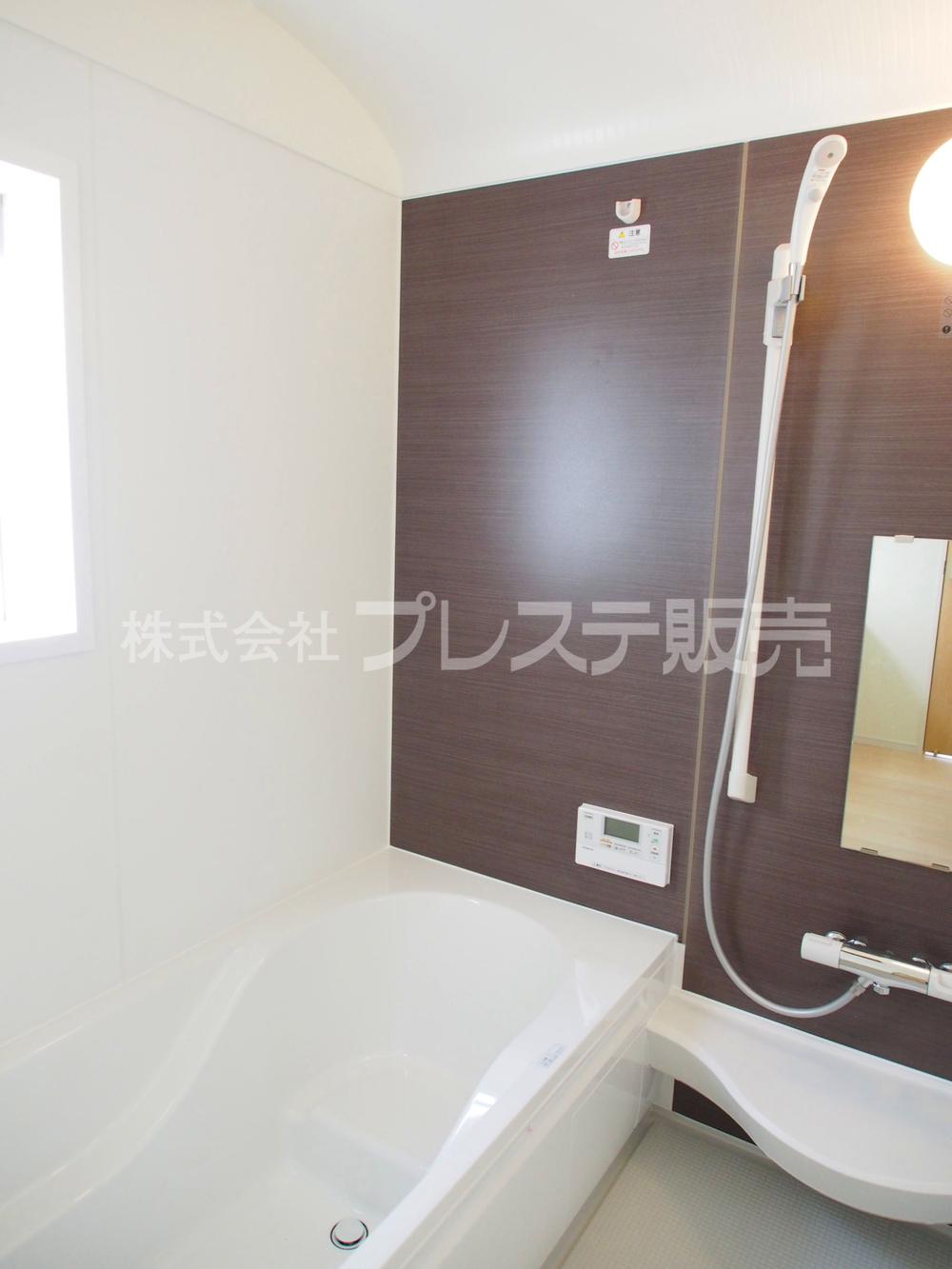 Bathroom. Local photo (bathroom) Standard equipped with a bathroom heating dryer!