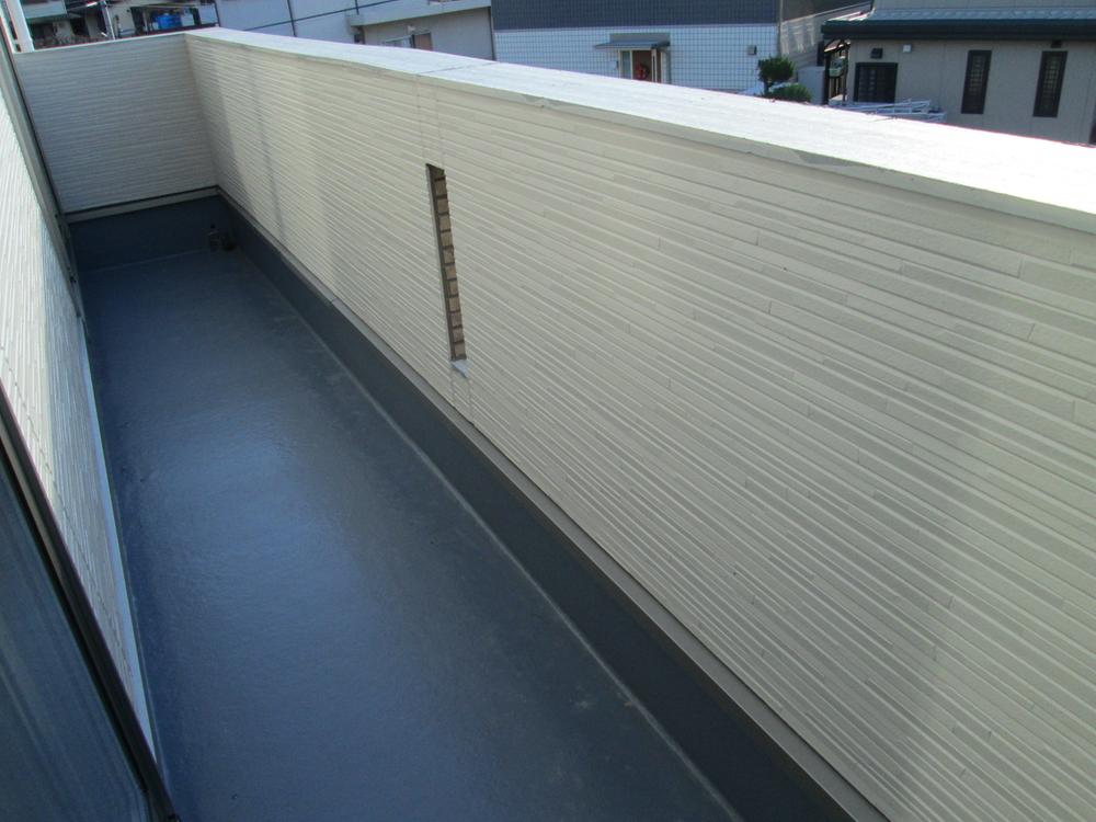 Balcony. Plenty of sunshine spacious from balcony