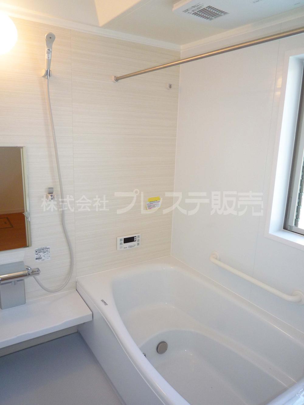 Same specifications photo (bathroom). Standard equipped with a bathroom heating dryer!