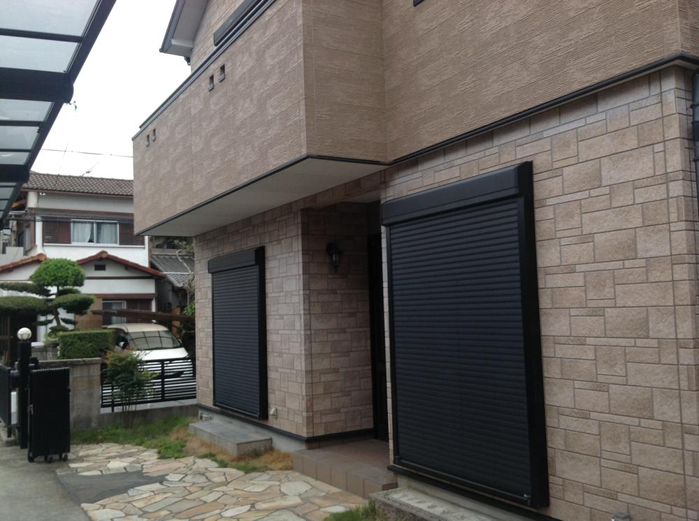 Local appearance photo. South window!