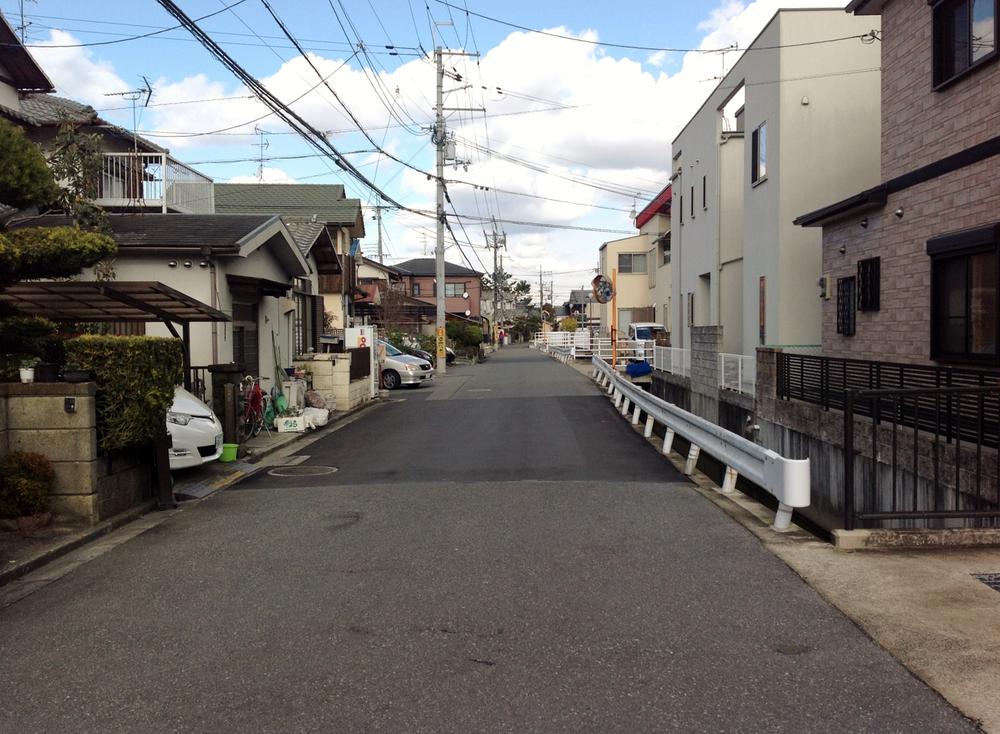 Local photos, including front road. About front road 5.5m!