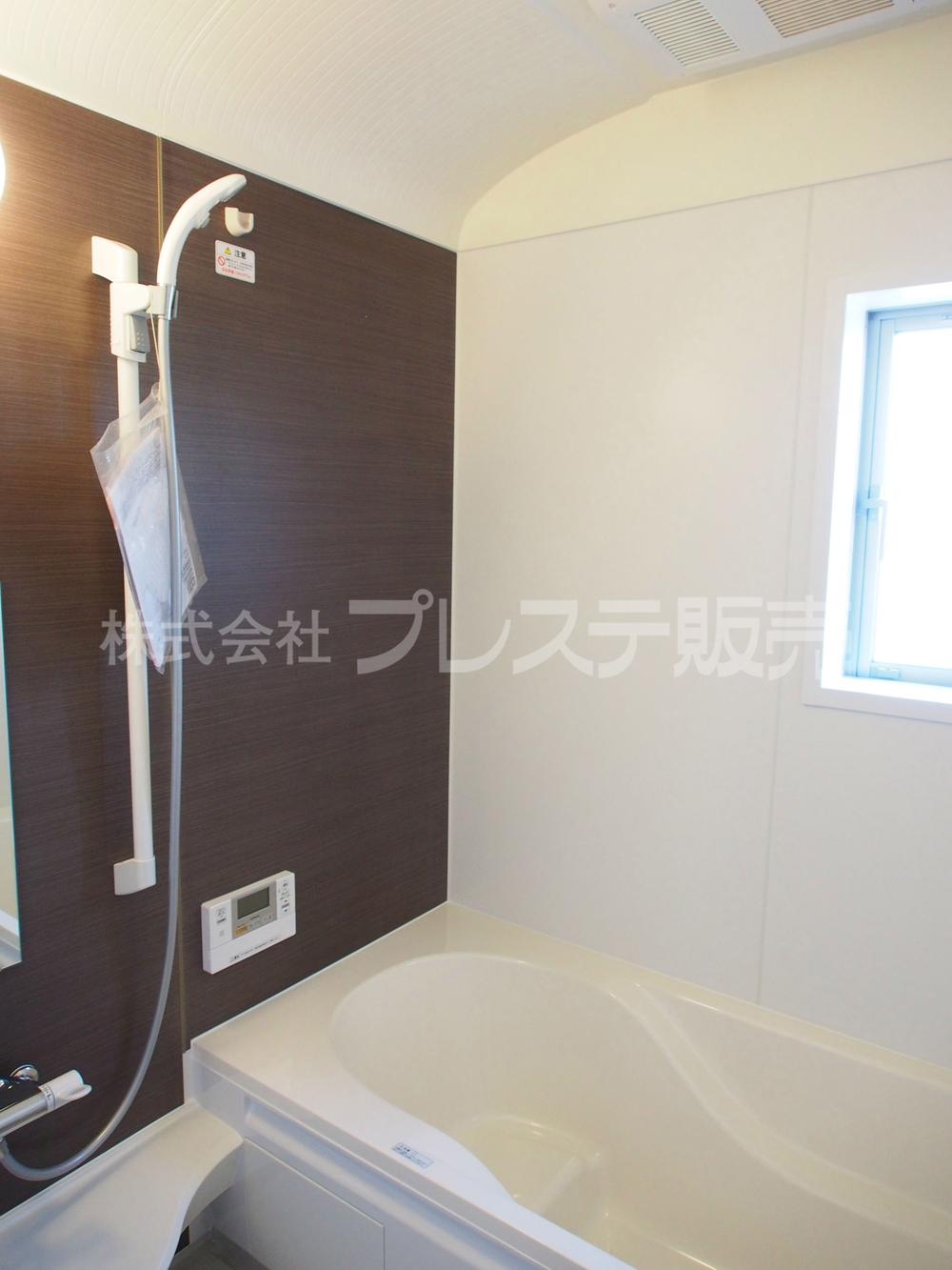 Same specifications photo (bathroom). Standard equipped with a bathroom heating dryer! 