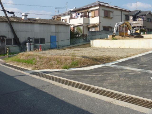 Local land photo. Front road is also safe also widely person operation is weak