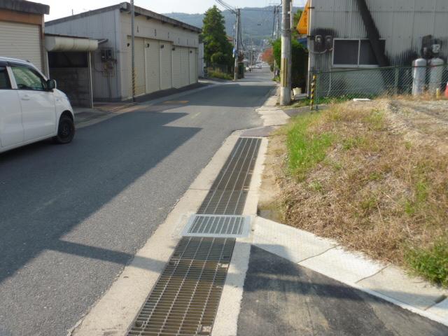 Local photos, including front road. Before the road is also widely peace of mind