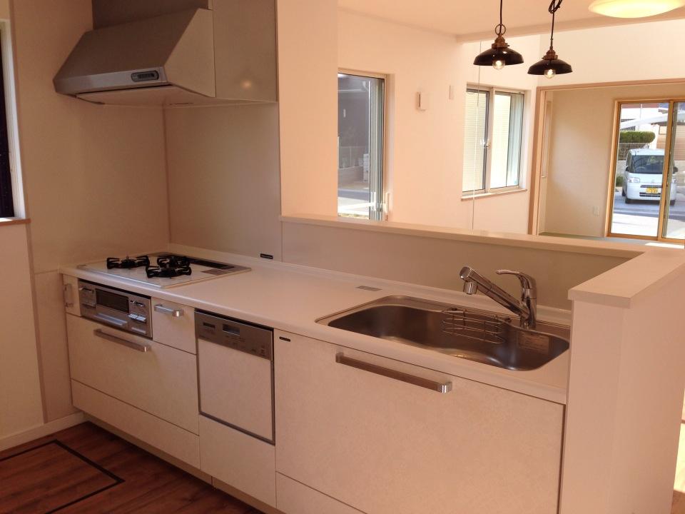 Kitchen. Living from the kitchen ・ Type overlooking to Japanese-style room