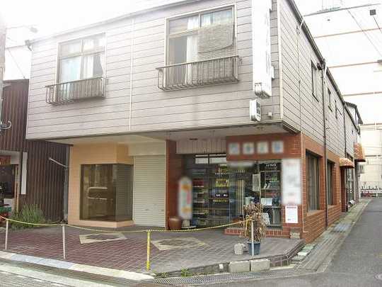 Local land photo. This is the property where there is this building.