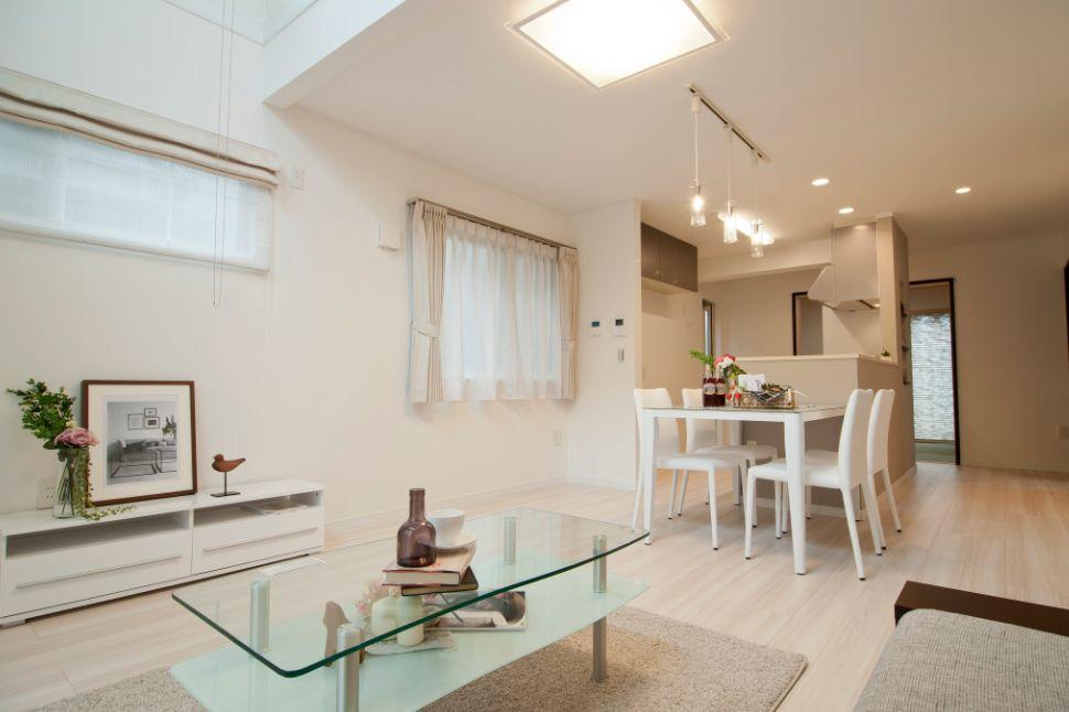 Building plan example (introspection photo). 4LDK Atrium living brightness, Design can have on away not just a feeling of opening the room can feel even breathing of the family. Not to isolate a child. 