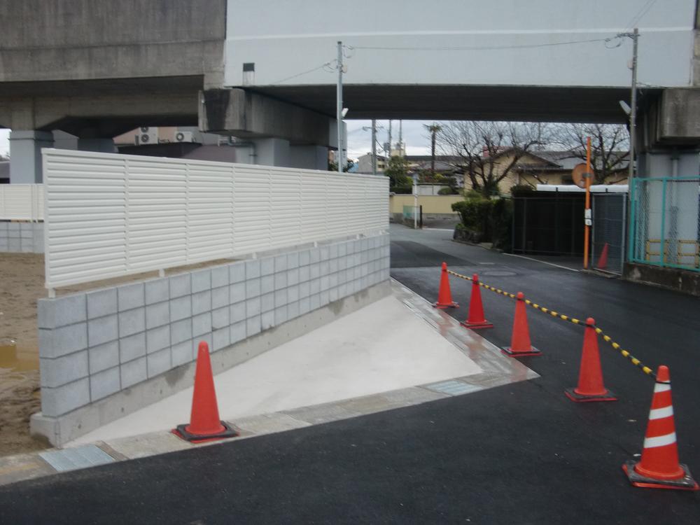 Local photos, including front road. Local (12 May 2013) Shooting