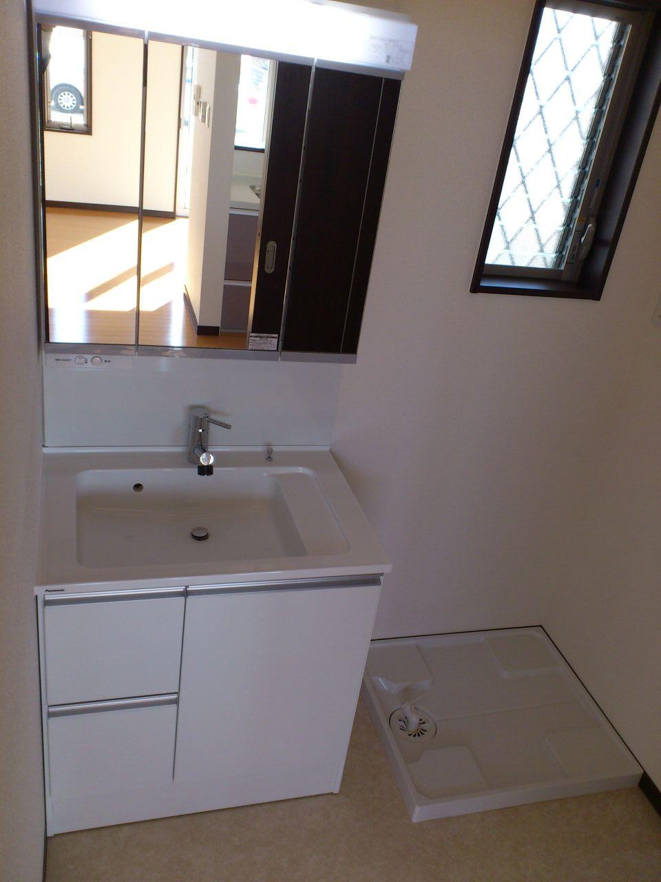 Wash basin, toilet. Local (July 2013) Shooting