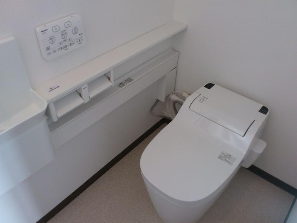 Toilet. Local (July 2013) Shooting