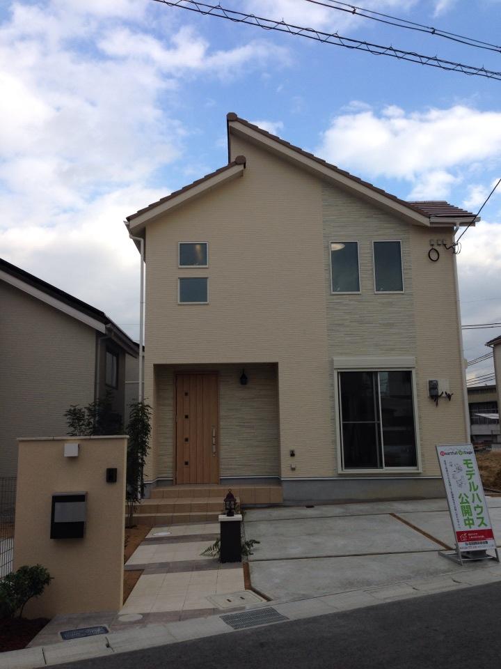 Building plan example (exterior photos). Model house 35