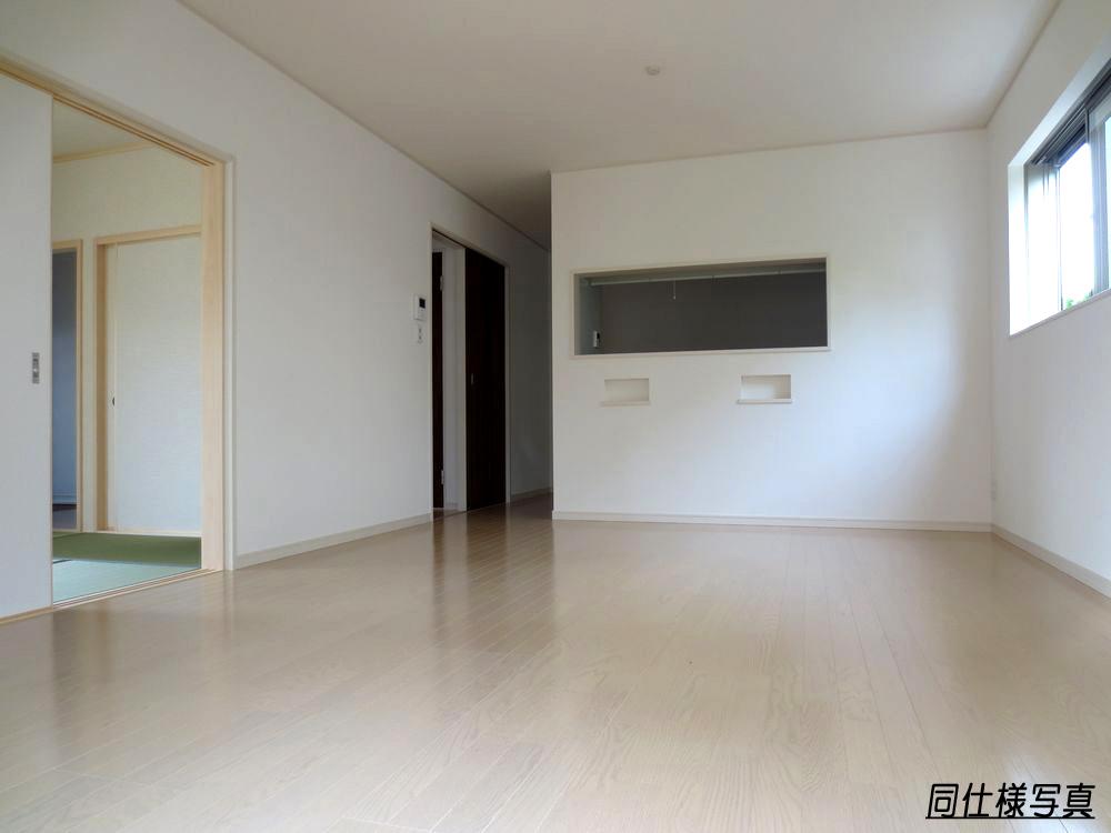 Same specifications photos (living).  ■ Do not worry about condensation in the LOW-E pair glass use ■ 