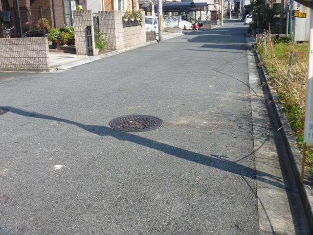 Local photos, including front road. Spacious front 6m road