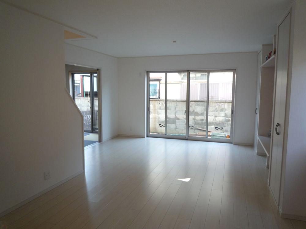 Living.  ■ 19.3 Pledge and so comfortable that, Guests can relax all together your family ■ 