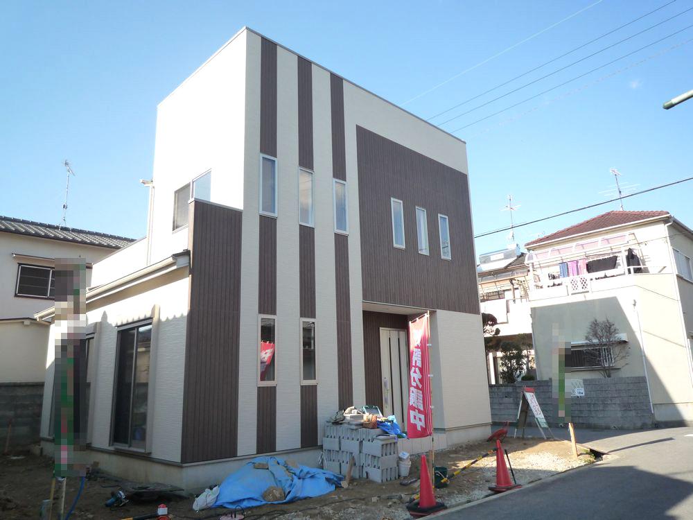 Local photos, including front road.  ■ Nearest station within walking distance, Day is good!  ■ 