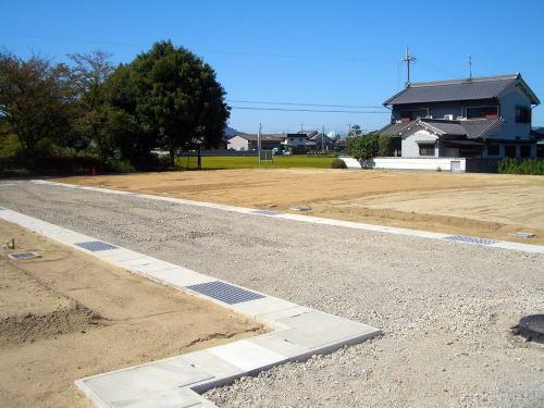 Local photos, including front road. Local (10 May 2013) Shooting