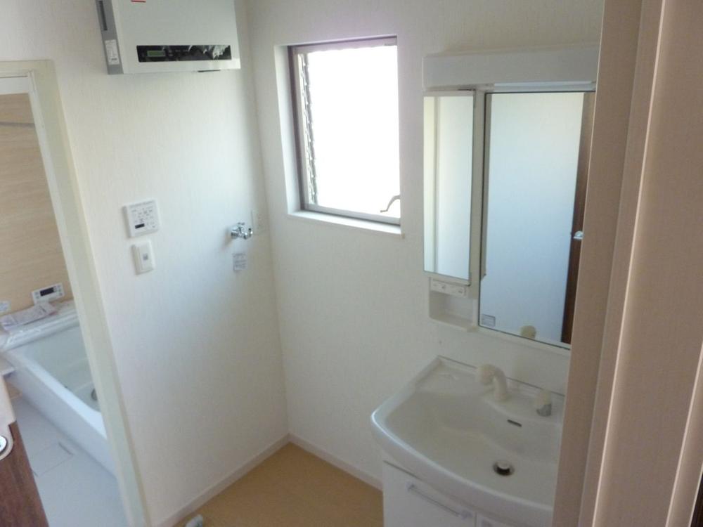 Wash basin, toilet. Indoor (11 May 2013) Shooting