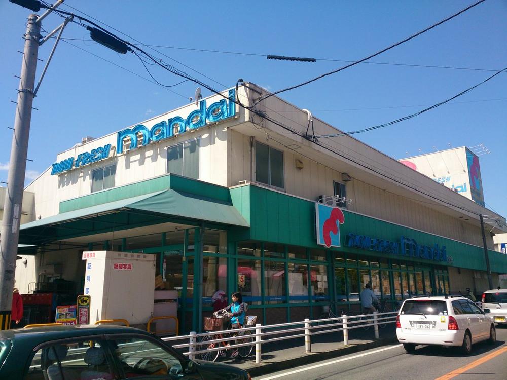 Supermarket. 691m until Bandai Shakudo shop