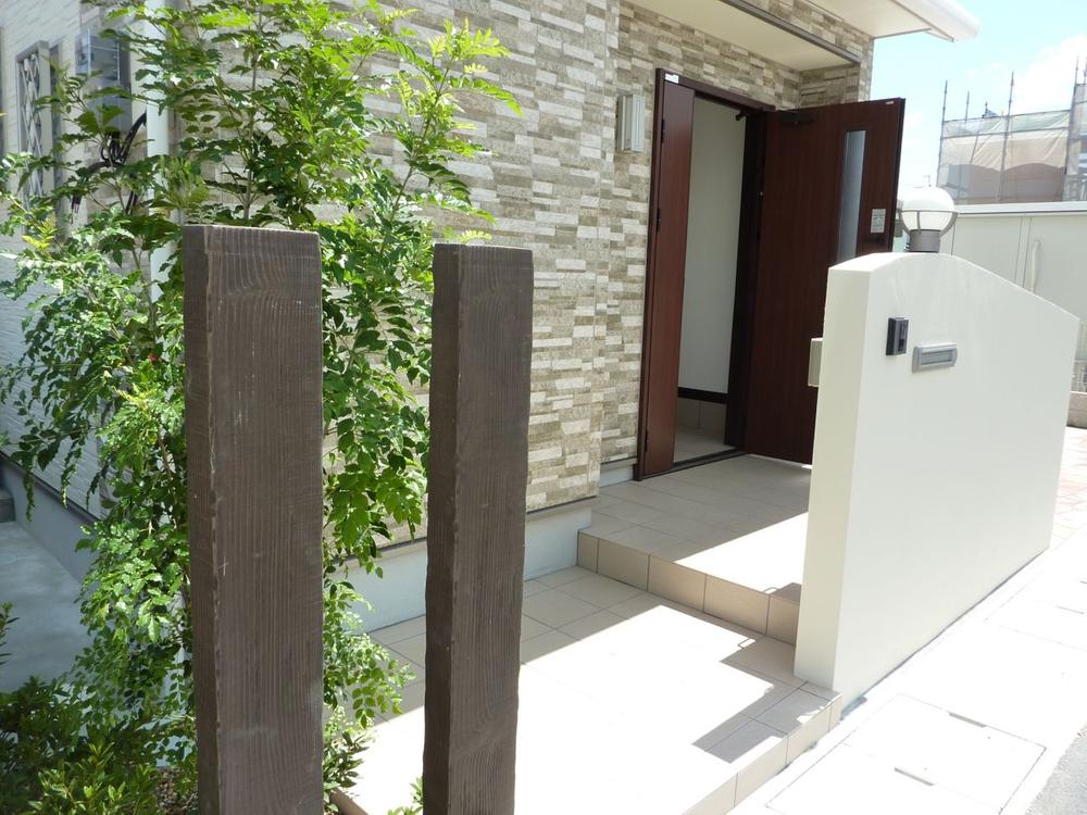 Local photos, including front road. Local (August 2013) Shooting