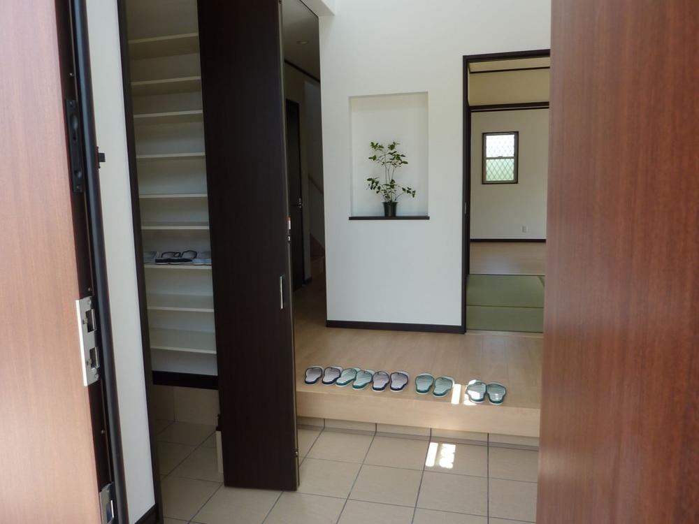 Entrance. Local (August 2013) Shooting