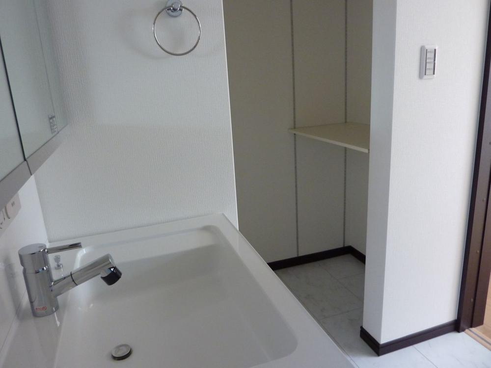 Wash basin, toilet. Local (August 2013) Shooting