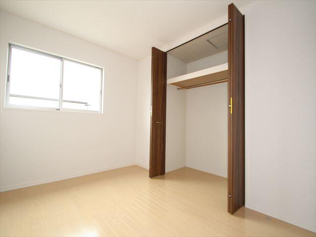 Receipt. Large storage space next to the vertical! 