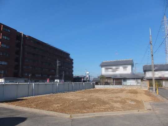 Local land photo. Site photo Since there is no building conditions, Your favorite house manufacturers and builders