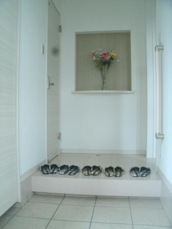 Entrance. No. 3 place Entrance