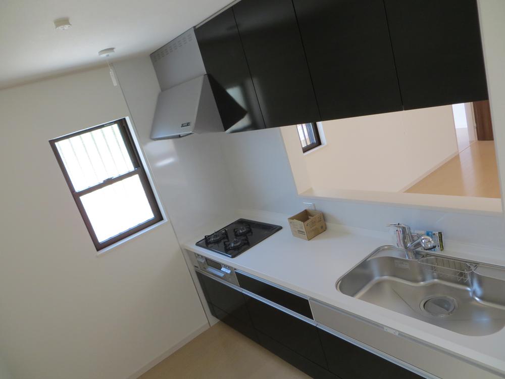 Kitchen. Face-to-face kitchen where you can enjoy a conversation with a family while cooking