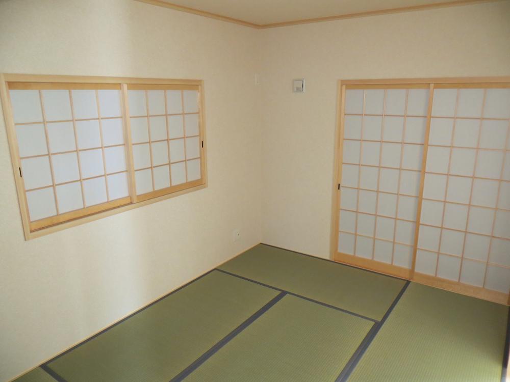 Non-living room. Same specifications