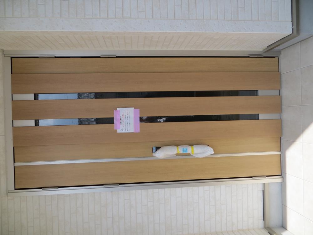 Entrance. Same specifications