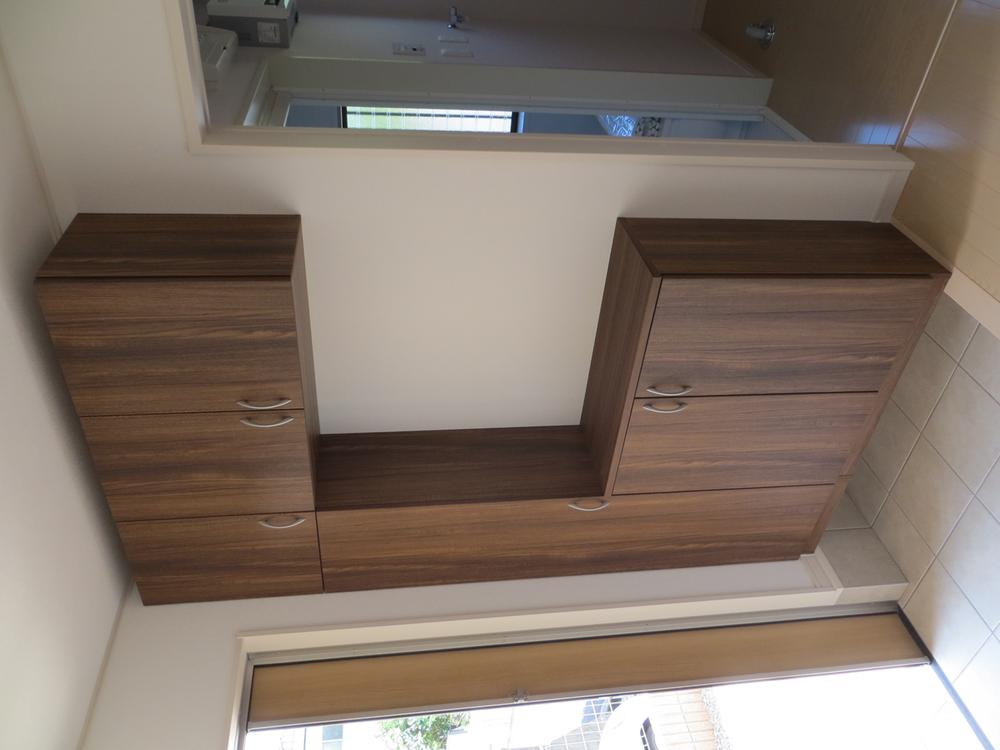 Entrance. Same specifications